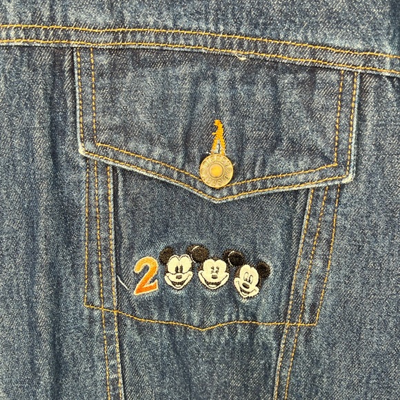 Nostalgic Disney Delight: Disney Store Millennium 2000 Denim Jacket - Picture 3 of 6